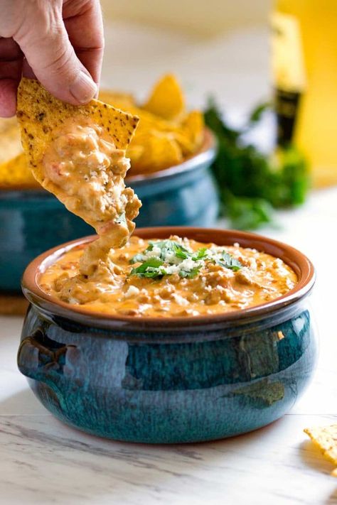 This is a super easy and beefed up Beef Queso Dip perfect for any party, on top of french fries, baked potatoes or steamed vegetables. www.keviniscooking.com Chilis Queso Dip, Cheese Dip With Ground Beef, Chilis Queso, Velveeta Cheese Dip Recipes, Beef Queso Dip, Dip With Ground Beef, Queso Dip Crockpot, Mexican Cheese Dip, Recipes With Velveeta Cheese