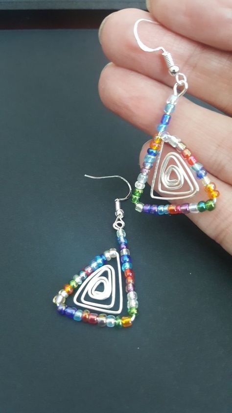 Seed Bead Wire Jewelry, Home Made Jewelry, Jewelry Making Earrings, Wire Jewelry Designs, Love Jewelry, Diy Wire Jewelry, Wire Work Jewelry, Making Earrings, Handmade Wire Jewelry