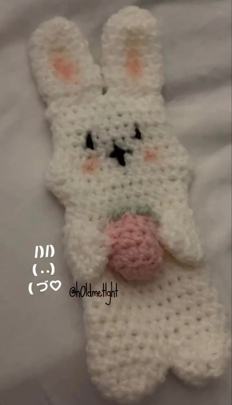 bunny hook case from ETM‘s Studio<3 Animal Pencil Case, Pencil Case Tutorial, Bunny And Bear, Crochet Bunny, Pencil Case, Makeup Bag, Pencil, Pouch, Crochet