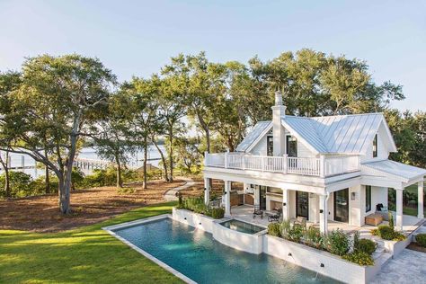 Charleston Beach House, Estilo Charleston, Charleston Architecture, South Carolina Homes, Beach House Exterior, Charleston Homes, Kiawah Island, Residential Architect, River House