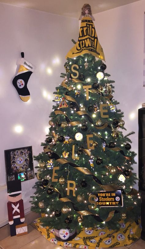 My 2015 Steelers Christmas Tree Steelers Christmas Tree, Steelers Happy Birthday, Pittsburgh Steelers Man Cave, Steelers Decor, Steelers Christmas, Pittsburgh Steelers Crafts, Pittsburgh Steelers Funny, Pittsburgh Steelers Wallpaper, Steelers Baby