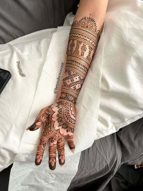 Henna art done on a girl with design up to her elbows Elbow Henna Designs, Henna Designs Elbow Length, Mehendi Designs For Hands Till Elbow, Henna Designs Till Elbow, Mehendi Designs Till Elbow, Mehndi Designs Till Elbow, Elbow Length Mehendi Design, Henna 2023, Brand Pictures