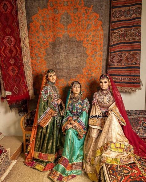 Afgan Aesthetic, Afghan Chapan Women, Persian Traditional Dress, Afghanistan Clothes, Persian Dress, Women Culture, Winter Traditions, Afghan Wedding Dress, Culture Clothes