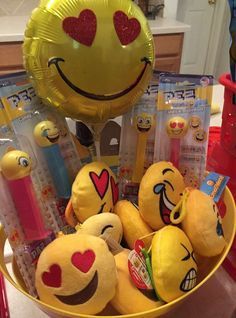 Fun favors at an emoji birthday party! See more party ideas at CatchMyParty.com! Emoji Birthday Party Ideas, Emoji Party Favors, Ideas Para Decorar Una Fiesta, Emoji Ideas, 7th Birthday Party Ideas, Emoji Birthday Party, Emoji Party, Emoji Birthday, 9th Birthday Parties