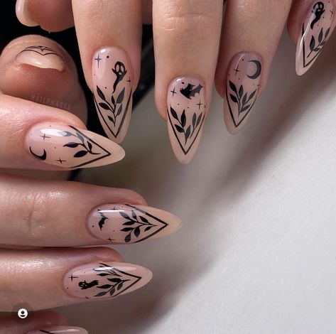 Fall Moody Nails, Halloween Wedding Nail Ideas, Easy Witchy Nails, Witchy Nails Halloween, Tattoo Art Nails, Witchy Nails Aesthetic, Witchy Acrylic Nail Designs, Pretty Goth Nails, Black And Nude Halloween Nails