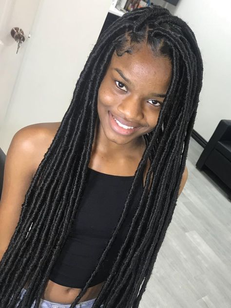 Logs Hairstyle, Long Fox Locs Hairstyles, Brazilian Wool Faux Locs Hairstyles, Beading Dress, Short Hair Twist Styles, Soft Locs, Braided Hairstyles For Teens, Head Scarf Styles, Faux Locs Hairstyles