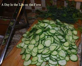 A Day in the Life on the Farm: Preserving Summer's Bounty with Hamburger Dill Chips for #SundaySupper Hamburger Dill Pickle Recipe, Pickles Canning, Spiced Peach Jam, Cold Side Dishes, Dill Pickle Recipe, Life On The Farm, Strawberry Balsamic, Cold Side, Pickle Butter