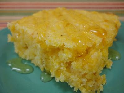 Sweet Corn Bread with 2 ingredients...Jiffy cornbread mix plus a can of creamed corn.  Top with a little honey. Best corn bread EVER! Super moist! Tested and approved! It was awesome!! Cottage Cheese Cornbread, Mini Breads, Cheese Cornbread, Jiffy Cornbread Mix, Vegetable Bread, Jiffy Cornbread, Breaking Bread, Sweet Cornbread, Cornbread Recipe