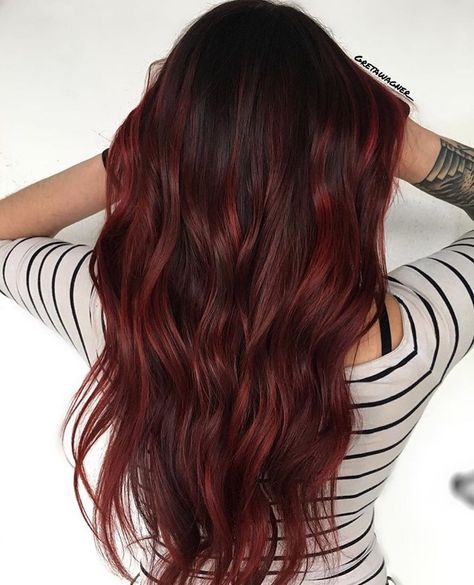 Red Gloss Balayage 😍 by @gretawagner_ . She used #KenraColor 6R with a quarter 3VR on the roots and glossed over balayage with 6RR 9 Vol… Deep Burgundy Hair Color, Deep Burgundy Hair, Deep Red Hair, Wine Hair Color, Maroon Hair, Rambut Brunette, Wine Hair, Red Hair Inspo, Hair Color Burgundy