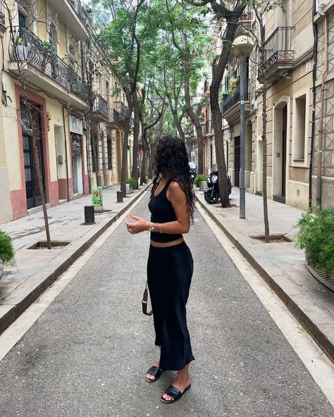 In the Barcelona heat ❤️‍🔥 Tank Top Skirt Outfits, Black Skirt Black Top Outfit, Black Satin Skirt Outfit Party, Silk Black Skirt Outfit, Black Satin Skirt Outfit Summer, Black Silk Skirt Outfit, Satin Skirt Outfit Summer, Black Satin Skirt Outfit, Silk Skirt Outfit