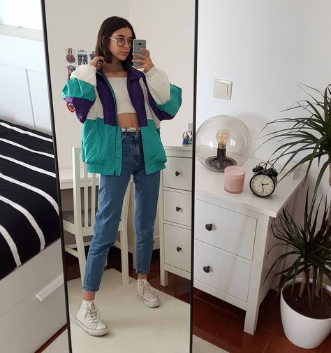 aestheticssoul_ on Instagram: “Do you prefer: 1 or 2? 🖤 . . It's me: @r.a_f.a_e.l_a Jacket and jumper from @popsickvintage 💛” Tokyo Street Fashion, 80s Outfit, 90s Outfit, Grunge Look, Indie Outfits, Moda Vintage, Grunge Style, 1 Or 2, Mode Vintage