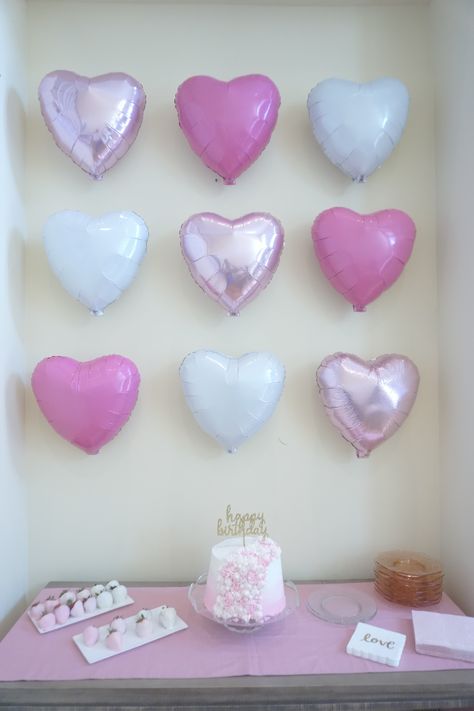 Hearts Bday Party, Heart Bday Party, Valentines 2nd Birthday Party, Heart Theme 1st Birthday, Hearts Birthday Party Theme, Heart Balloons Decoration Birthday, Pink Heart Themed Birthday Party, Heart Themed Birthday, 1st Birthday Girl Decorations