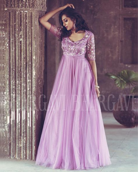 Long Frock Designs For Women, Frocks For Women Party, Bhargavi Kunam, Long Frocks For Women, Long Skirt Top Designs, Suit Anarkali, Designer Dresses Elegant, Party Wear Frocks, Frocks And Gowns