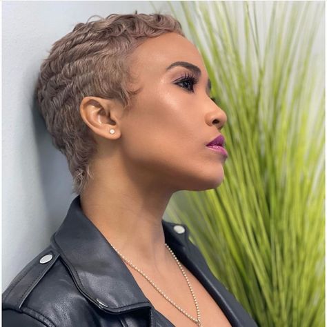 Short Hairstyle For Black Women, Ash Blonde Short Hair, Fresh Crop, Hairstyle For Black Women, Natural Hair Twa, Blonde Natural Hair, Short Hairstyles For Black Women, Short Haircuts For Black Women, Short Black Hair