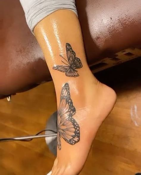 Cute Foot Tattoos, Tato Henna, Cute Hand Tattoos, Anklet Tattoos, Butterfly Tattoos For Women, Snakebites, Foot Tattoos For Women, Black Girls With Tattoos, Tattoos For Black Skin