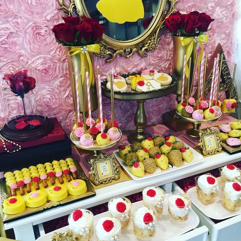 Strawberries Cream Cheese, Cream Cheese Flan, Cheese Flan, Beauty And The Beast Quince, Cake Pops Chocolate, Flan Dessert, Party Cake Table, Dessert Shooters, Beauty And The Beast Theme