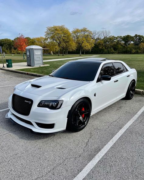 Muscle Car Astethic, 300 Srt8 Chrysler, Chrysler Srt 300, Hellephant Chrysler 300, Chrysler 300 White, Chysler 300 Srt, Srt8 Chrysler 300, Chrysler 300 Srt Hellcat, Chrysler 300 Srt8 Hellcat