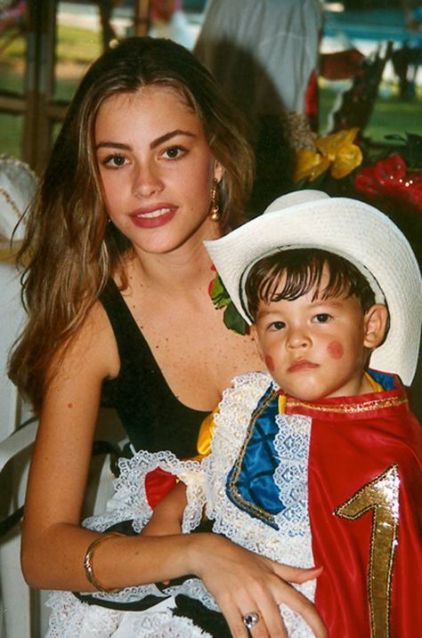 sofia-vergera-childhood-photos-05 Sophia Vergara, College Boyfriend, Lynn Spears, Teenage Pregnancy, Jamie Lynn Spears, Jamie Lynn, Solange Knowles, Destiny's Child, Sofia Vergara