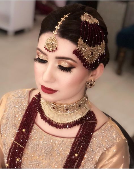 Pinterest • @KrutiChevli Bridal Dulhan, Bridal Jewelry Sets Brides, Pakistani Bridal Makeup, Pakistani Bridal Jewelry, Bridal Jewelery, Bridal Makeover, Indian Bridal Jewelry Sets, Bridal Makeup Wedding, Bridal Dresses Pakistan