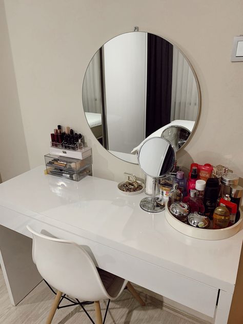 Vanity Ideas Circle Mirror, Circular Mirror Bedroom, Circle Mirror Vanity, Circle Mirror Bedroom, Homemade Vanity, Portland Apartment, College Bedroom Decor, Mirror Decor Ideas, Round Mirror Decor