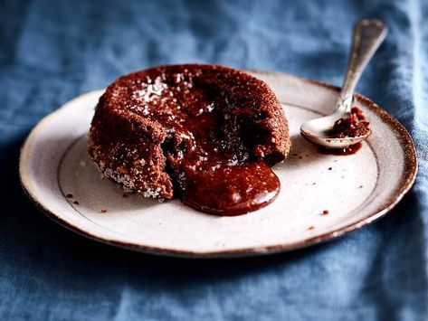 Chocolate Melting Cake, Boston Pizza, Molten Lava Cakes Recipe, Champagne Recipe, Chocolate Lava Cake Recipe, Lava Cake Recipes, Winning Photography, Molten Lava Cakes, Toronto Food