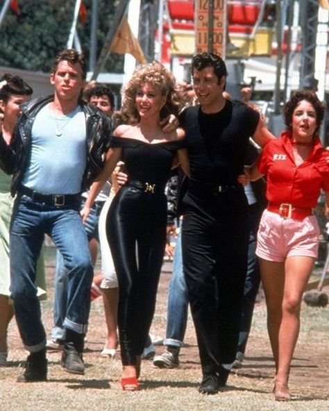 Greese Costumes, Sandy Grease Outfit, Grease Couple Costumes, Greece Movie, Grease Halloween Costumes, Grease Outfits, Grease Costume, Grease Party, Iconic Halloween Costumes