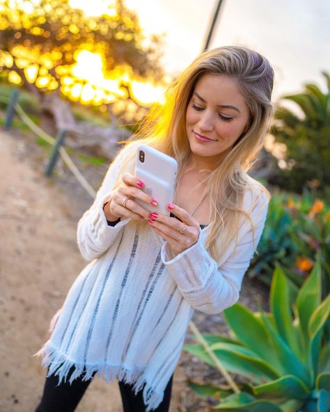 iJustine (@ijustine) “I was a little questionable about the extended iPhone Xs battery case at first but I’ve been loving…” Justine Ezarik, Coach Dinky Crossbody, Celebrities Female, Youtubers, I Can, Actresses, Celebrities, Iphone, On Instagram