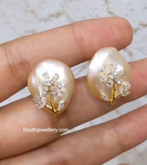 Moti Earings Design, Pearl Earrings Indian, Simple Diamond Jewelry, Diamond Earrings Designs, Modern Pearl Jewelry, Pearl Tops, Kids Gold Jewelry, Diamond Earrings Design, Modern Gold Jewelry