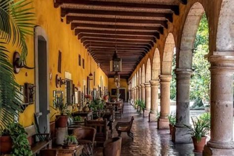 Mexican Style Patio, Style Hacienda, Mexican Style Homes, Hacienda Homes, Mexican Hacienda, Hacienda Style Homes, Mexico House, Mexican Home, Splash Of Colour