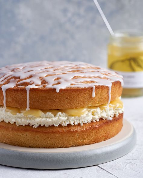 Lemon Drizzle Sandwich Cake recipe | HotCooking Creamy Lemon Cake, Lemon Drizzle Icing, Sandwich Cake Recipe, Creamy Cakes, Lemon Polenta, Lemon Polenta Cake, Lemon Sponge Cake, Polenta Cake, Lemon Recipe