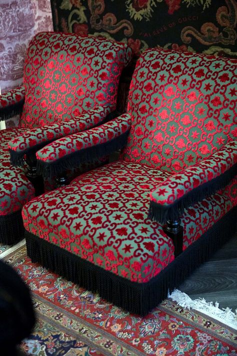 Gucci Decor Gucci Interior, Gucci Furniture Interior Design, Gucci Pillow Decor, Gucci Magazine Cover, Inside Mansions, Maximalism Decor, Red Throne Chair, Velvet Decor, Dark Home Decor