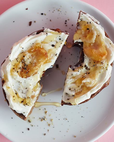 Cream Cheese Toast Recipes, Bagel Cream Cheese Toppings, Bagel And Cream Cheese Ideas Breakfast, Toast And Cream Cheese Ideas, Everything Bagel With Cream Cheese, Sweet Bagel Toppings Ideas, Cream Cheese Schmear, Plain Bagel With Cream Cheese, Morning Bagel Ideas