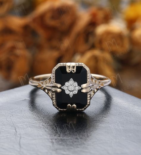 Unique Design Natural Onyx Ring// Antique Black Agate Engagement Ring// Black Gemstone Jewelry// Women's Event Ring//black Onyx Wedding Ring - Etsy Art Deco Engagement Ring Black, Moody Engagement Rings, Onyx Ring Women, Black Onyx Engagement Ring Vintage, Victorian Rings Engagement, Black Sapphire Engagement Ring, Non Traditional Wedding Rings Vintage, Onyx Rings Women, Onyx Aesthetic