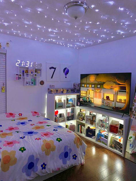 Purple Rooms Aesthetic, Anime Dream Aesthetic, Kpop Room Design Ideas, Aesthetic Storage Bedroom, Room Ideas For Very Small Rooms, Bedroom Ideas Purple Aesthetic, Kpop Inspired Room Aesthetic, Room Decor Purple Aesthetic, Aesthetic Room Decor Purple