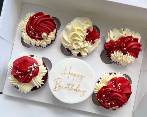 Red And White Cupcake Design, Red And White Cupcakes Ideas, Red Cupcakes Decoration, Red And Gold Cupcakes, Red And White Cupcakes, Valentines Cupcakes Decoration, Muffins Decoration, Deco Cupcake, Deserts Cupcakes