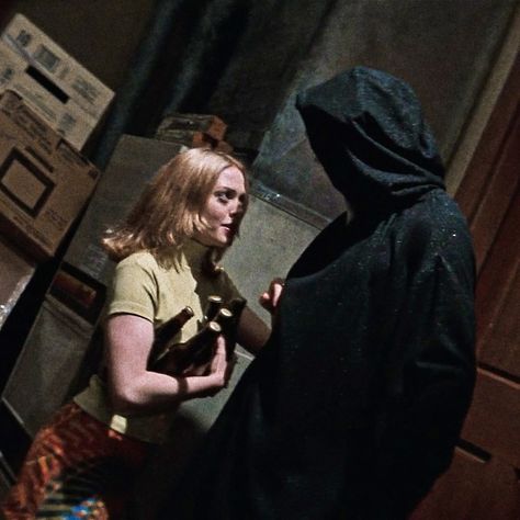 Tatum And Ghostface, Scream 1996 Ghostface, Tatum Scream Costume, Scream Tatum Riley, Sidney And Tatum, Stu And Tatum, Ghostface 1996, Tatum Riley Scream, Tatum Scream