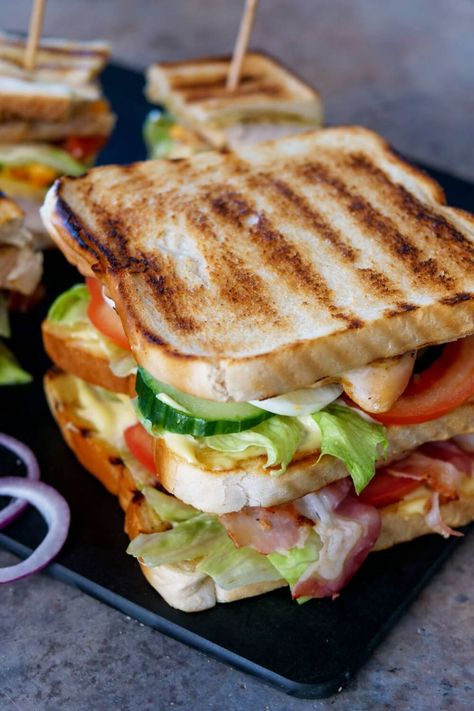 Grilled Sandwiches, Healthy Sandwich Recipes, Healthy Sandwiches, Club Sandwich, Sandwich Recipes, Food Cravings, Aesthetic Food, Food Inspiration, Diner