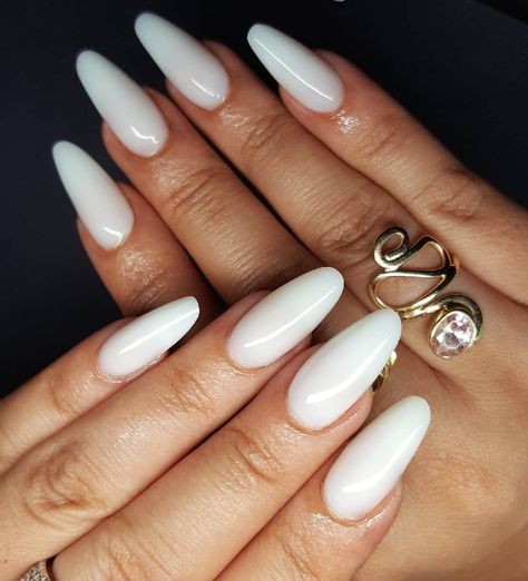 The trend, which features a semi-opaque white, has continued to gain popularity throughout the end of 2019. Nail Options, White Almond Nails, White Gel Nails, Natural Nail Art, White Manicure, Milky Nails, Nail Trend, White Acrylic Nails, White Nail Designs