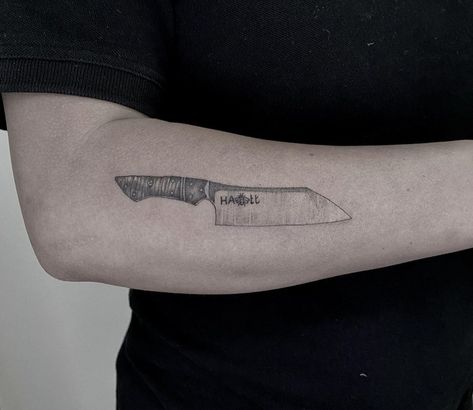 Santoku Knife Tattoo, Tattoo Bee, Knife Tattoo, Santoku Knife, Geometric Tattoo, Make Me Smile, Tatting, Things That, Bee