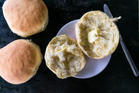 Low Sodium Dinner Rolls (hamburger buns) – Kidney Community Kitchen Low Sodium Bbq Sauce, Low Sodium Bread, Low Sodium Recipes Heart, Renal Recipes, Quick Rolls, Dash Diet Recipes, No Sodium Foods, Kidney Friendly Foods, Low Sodium Diet