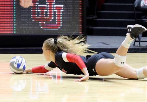 Volleyball Aesthetic Libero, Volleyball Girl Aesthetic, Volley Girl, Volleyball Motivation, Volleyball Girl, Volleyball Photography, Volleyball Setter, Volleyball Photos, Love Volleyball