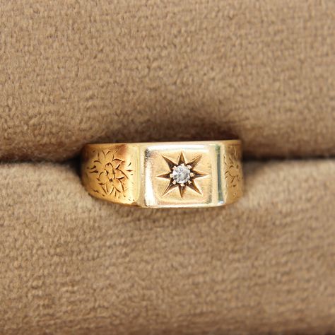 SOLD🌷New in💛✨🌷An antique signet ring with floral hand engraving, a star set diamond and it is has Art Deco hallmarks dated Birmingham 1927 😍 🌷✨ Online now ✨ Art Deco Signet Ring, Hand Engraving, Signet Ring, Birmingham, Hallmark, Art Deco, Ring, Floral, Art