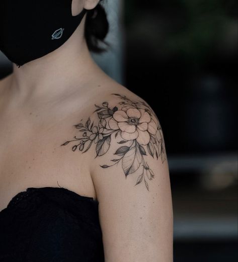 Floral Upper Back Tattoo, Pretty Shoulder Tattoos For Women, Cap Sleeve Tattoos, Demon Tattoos, Feminine Shoulder Tattoos, Front Shoulder Tattoos, Shoulder Cap Tattoo, Tattoo Artist Tattoo, Floral Tattoo Shoulder