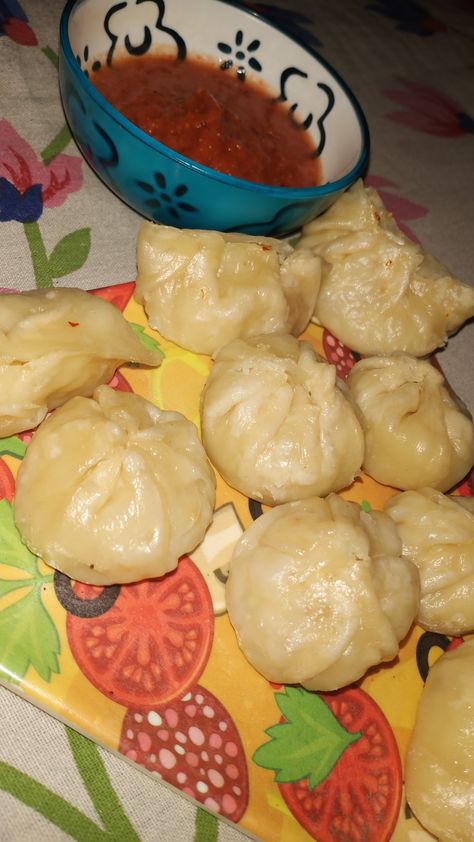 Veg streamed momos Momos Pic Food, Homemade Momos Snap, Momos Snap Story, Momo Snap, Momo Picture, Momo Food, Foodie Pics, Eating Food Funny, Foodie Instagram