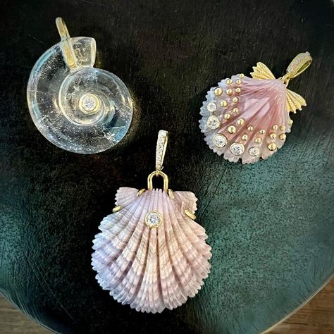 ✨🐚 Two new hand carved laguna agate and rock crystal shell beauties- the pattern on the center shell is extra everything ✨🐚 Dm for details… | Instagram Laguna Agate, Vacation Jewelry, Shell Jewelry, Rock Crystal, Beach Jewelry, Beautiful Jewelry, Hand Carved, Agate, Shells