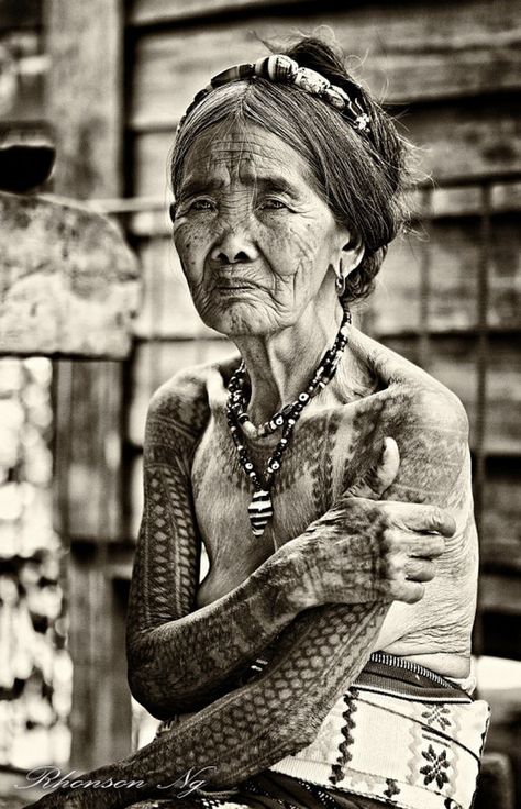 Apo Whang Od, Whang Od, Philippines Tattoo, Woman With Tattoos, Sagada, Tattoo Maker, Filipino Tattoos, Filipino Culture, Old Faces