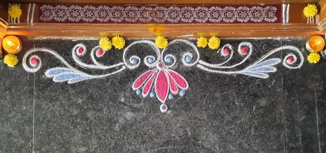 Border rangoli designs Rangoli Designs For Door Border, Door Step Rangoli Designs, Mugulu Simple, Free Hand Rangoli Designs Flower, Muggu Borders, Deepawali Rangoli, Kolam Border, Door Rangoli, Dotted Rangoli