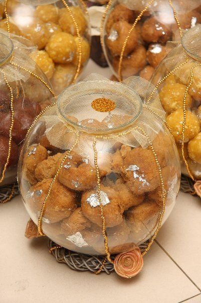 you can never have enough Bengali sweets Indian Wedding Sweets Packing, Sweets Plate Decoration For Engagement, Mithai Packing Ideas For Wedding, Indian Wedding Sweets Box Gift Ideas, Sweets Packing Ideas For Wedding, Wedding Rukhwat, Rukhwat Ideas, Indian Wedding Deco, Bengali Sweets