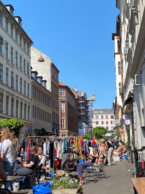 Copenhagen Flea Market, Copenhagen Astethic, Copenhagen Aesthetic Summer, Copenhagen Summer Aesthetic, Summer In Copenhagen, Copenhagen Market, Summer Copenhagen, Copenhagen Summer, Copenhagen Aesthetic