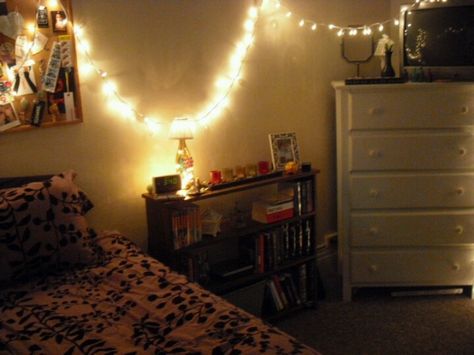 Recreating Bella Swan's bedroom :) Bella Swans Room, Bella Swan Bedroom Aesthetic, Bella Swan Room Aesthetic, Bella Swan Room, Bella Swan Bedroom, Twilight Shifting, Twilight Room, Inspired Room Decor, Aesthetic Honey